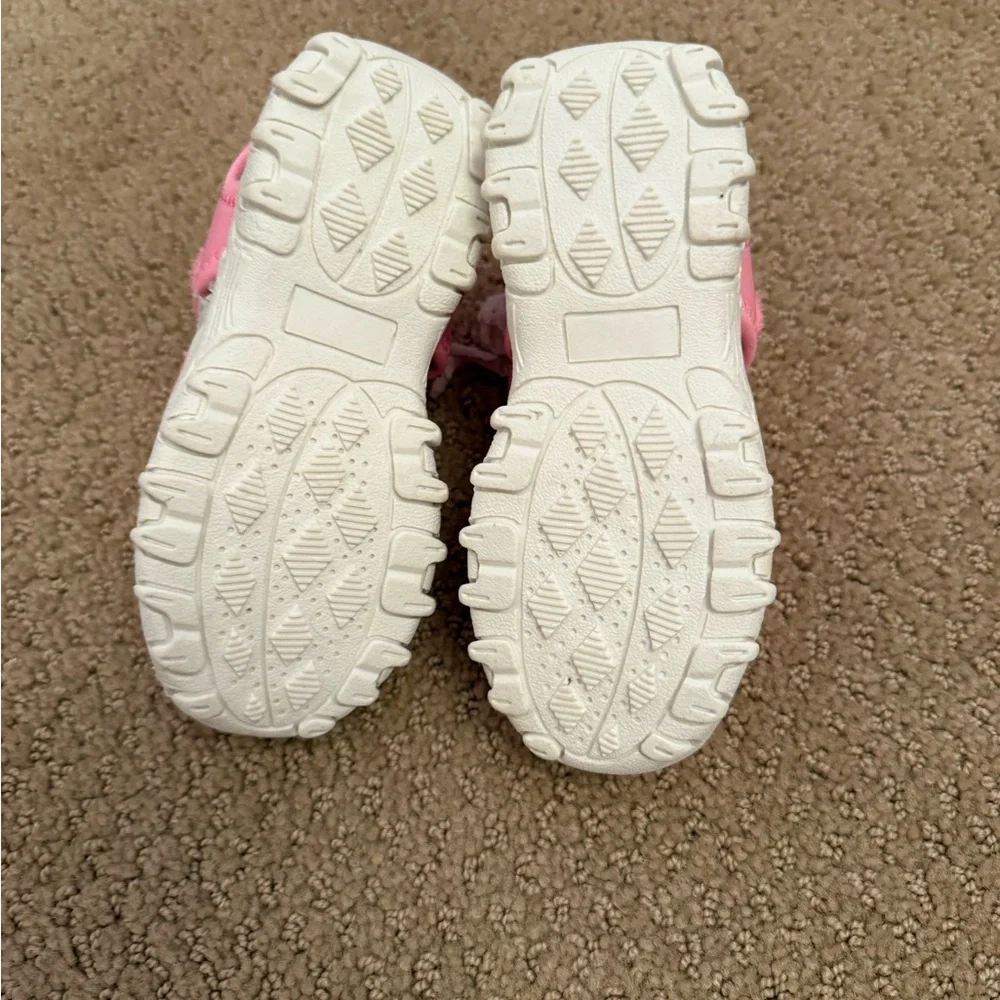 New without tag. Baby Gap water shoes. Size 7T/8T